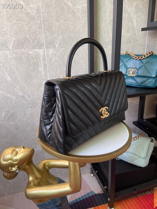 Chanel Cowhide handbag 92991