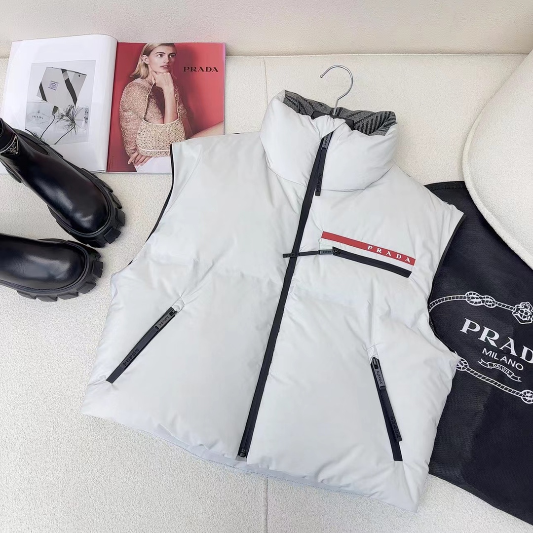 【 PRADA 旗艦店】ご好評に付き再入荷！！