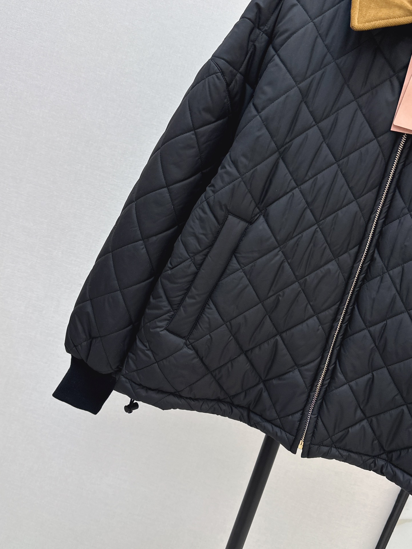 MIUMIUダウンジャケット SS96782