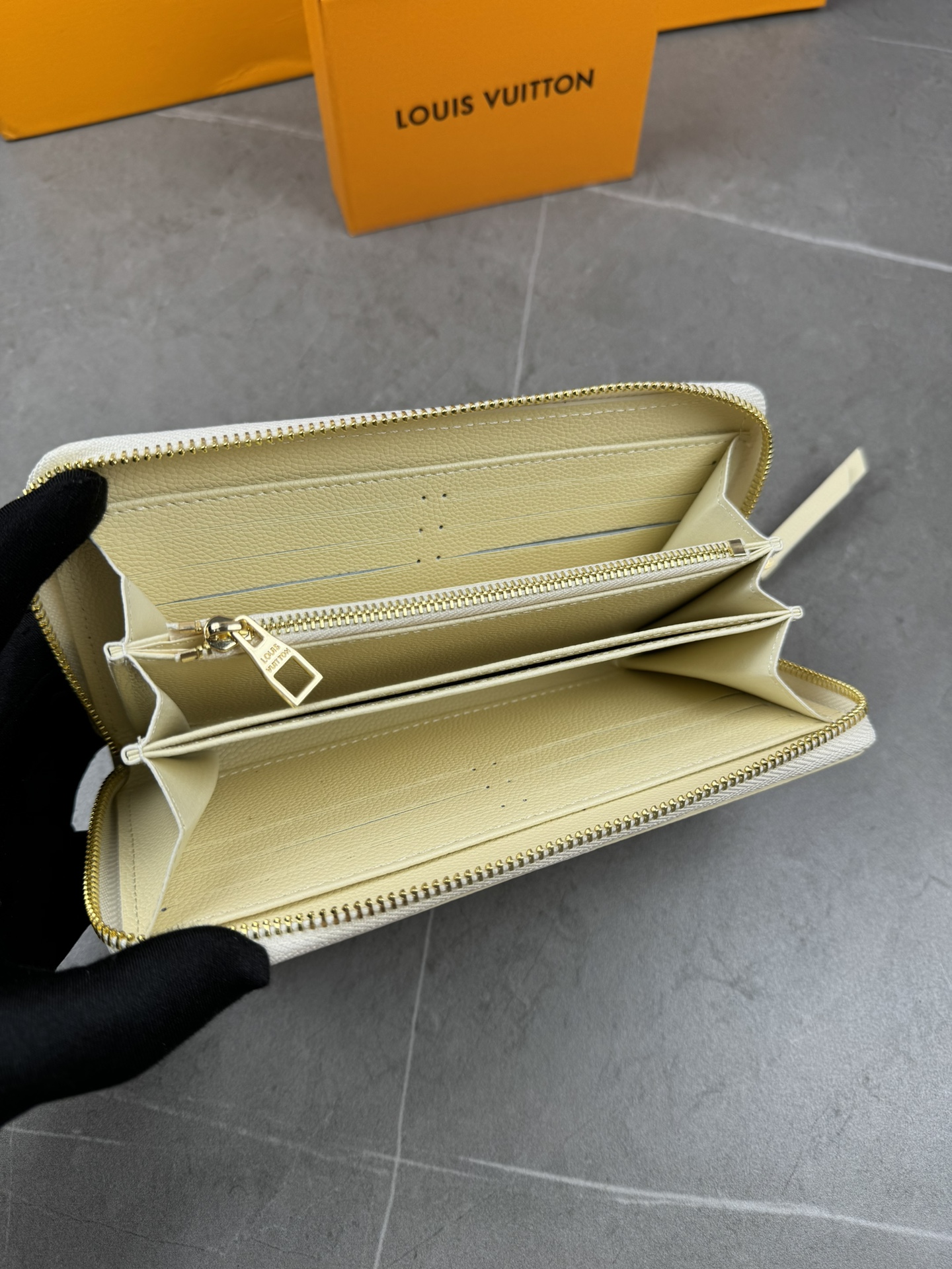 LV Louis Vuitton 新作財布です 3 zm 95518