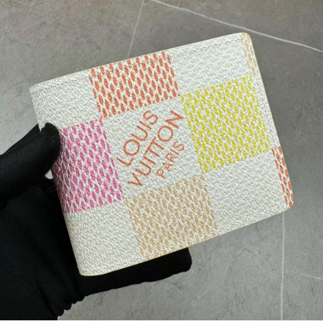 ルイビトン二つ折り財布　ピンク