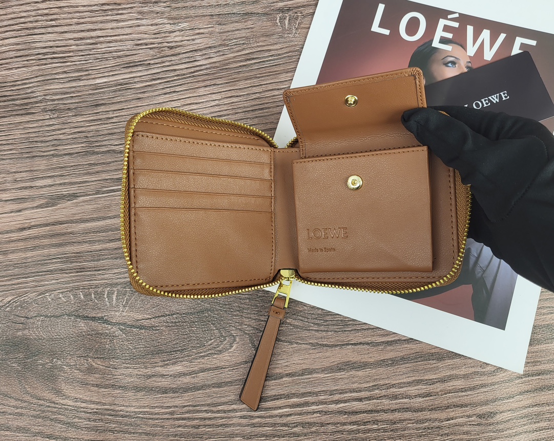 LOEWE 財布 4 zm 94920