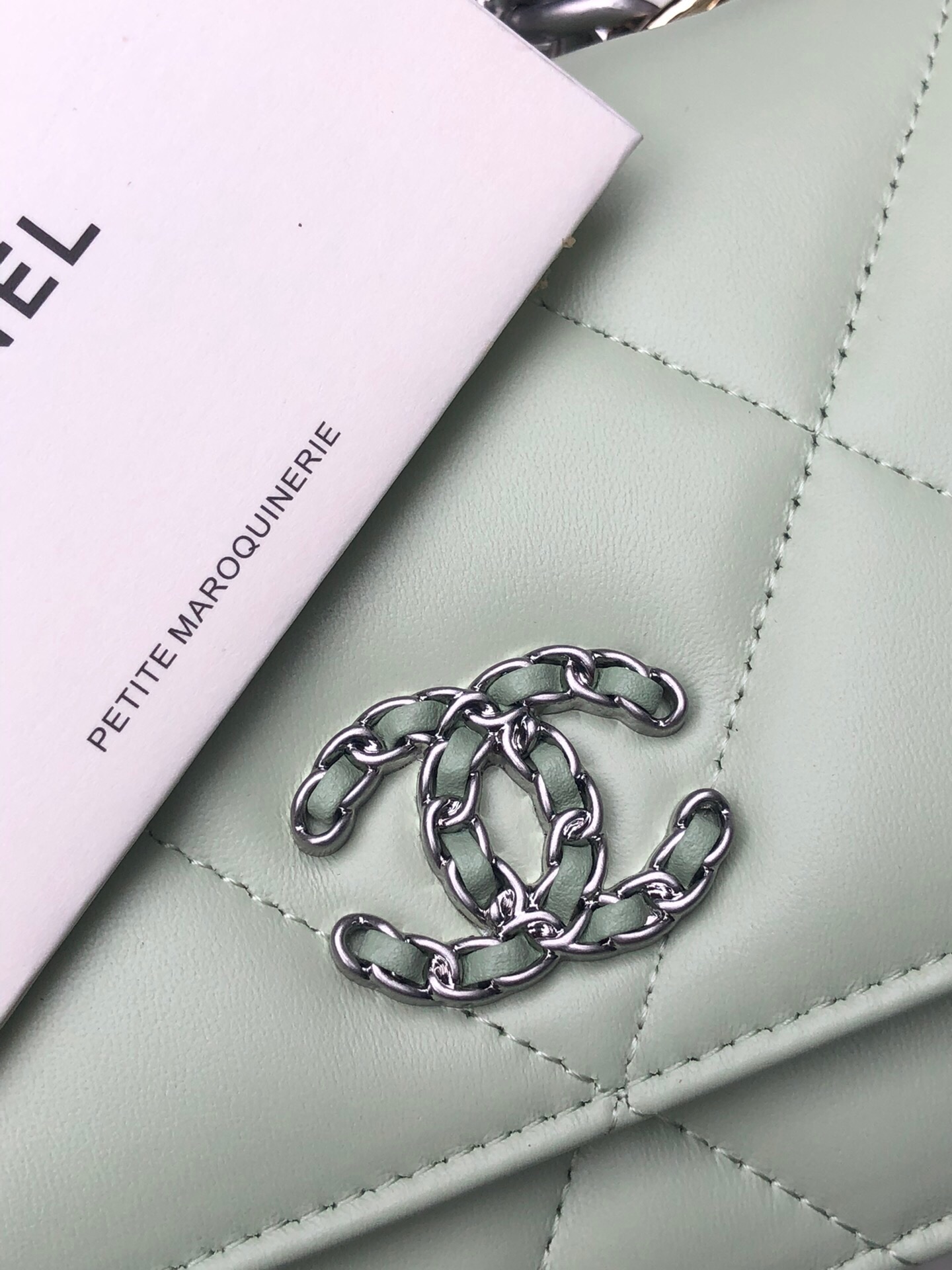 CHANEL 19 WALLET ON CHAIN 0957