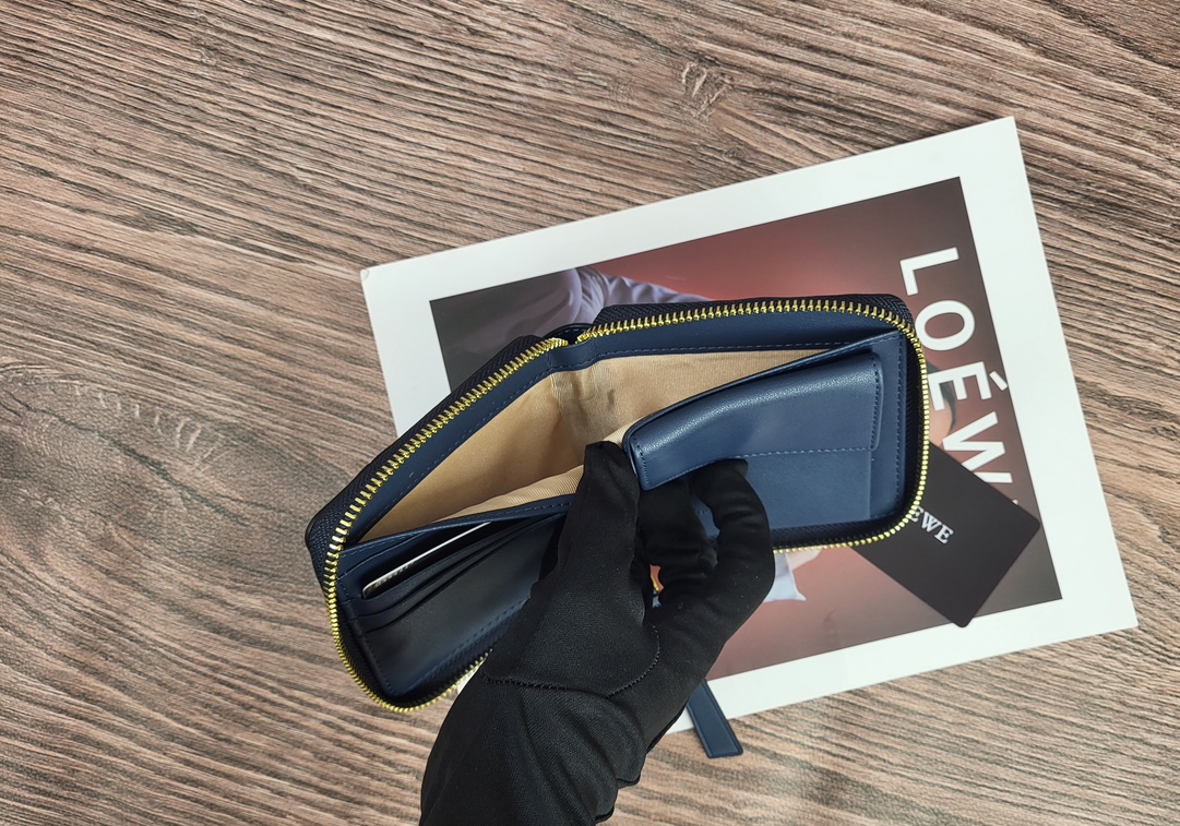 LOEWE 財布 3 zm 94920