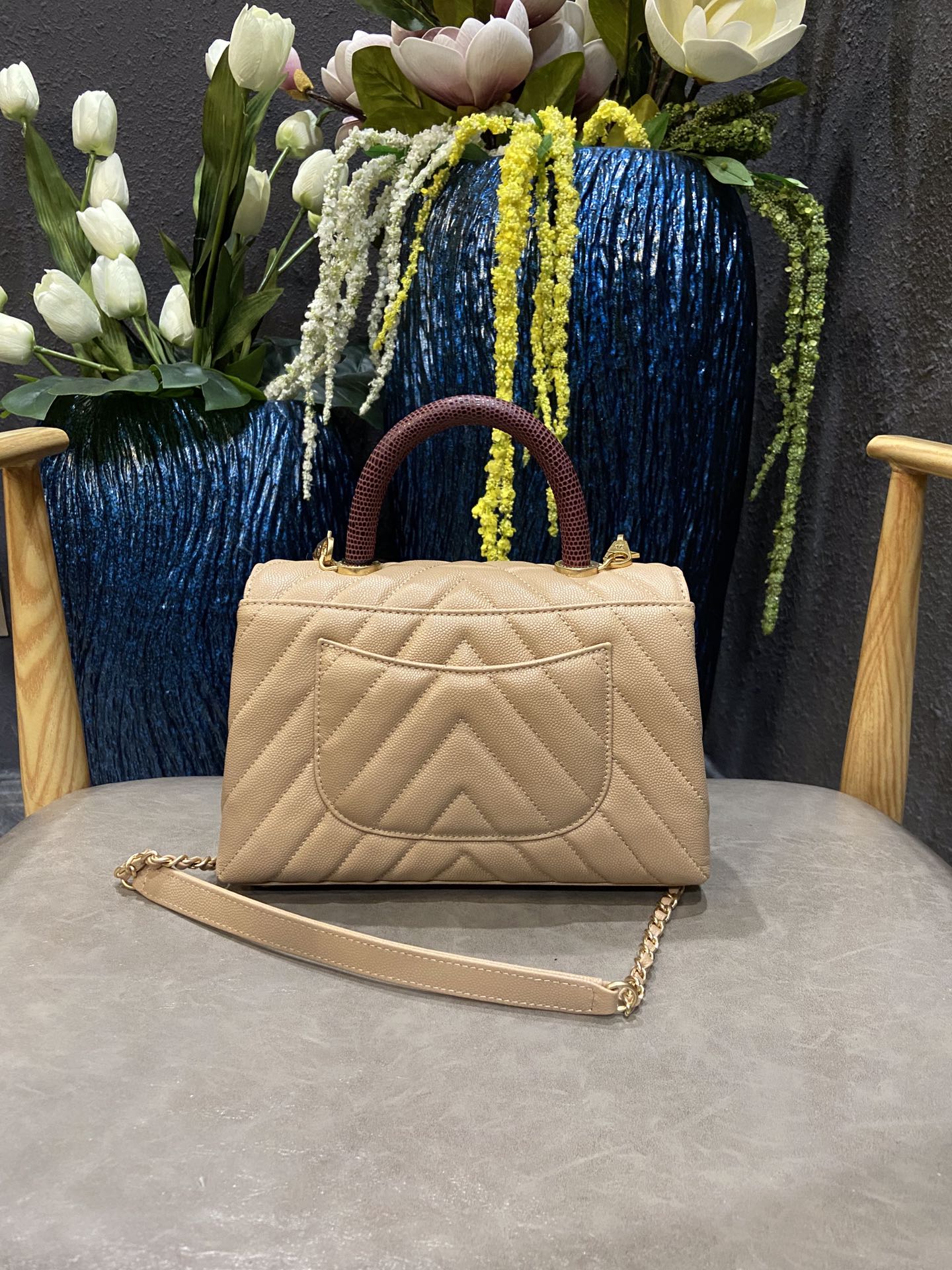 Chanel Cowhide handbag A92990