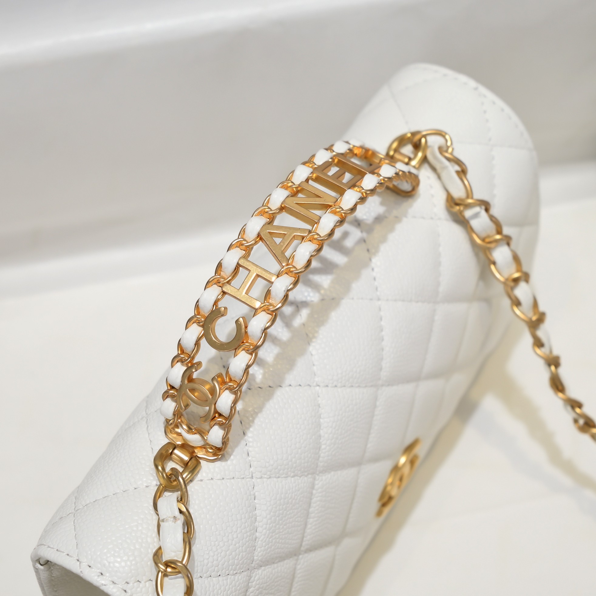 CHANEL 22SS AP2804
