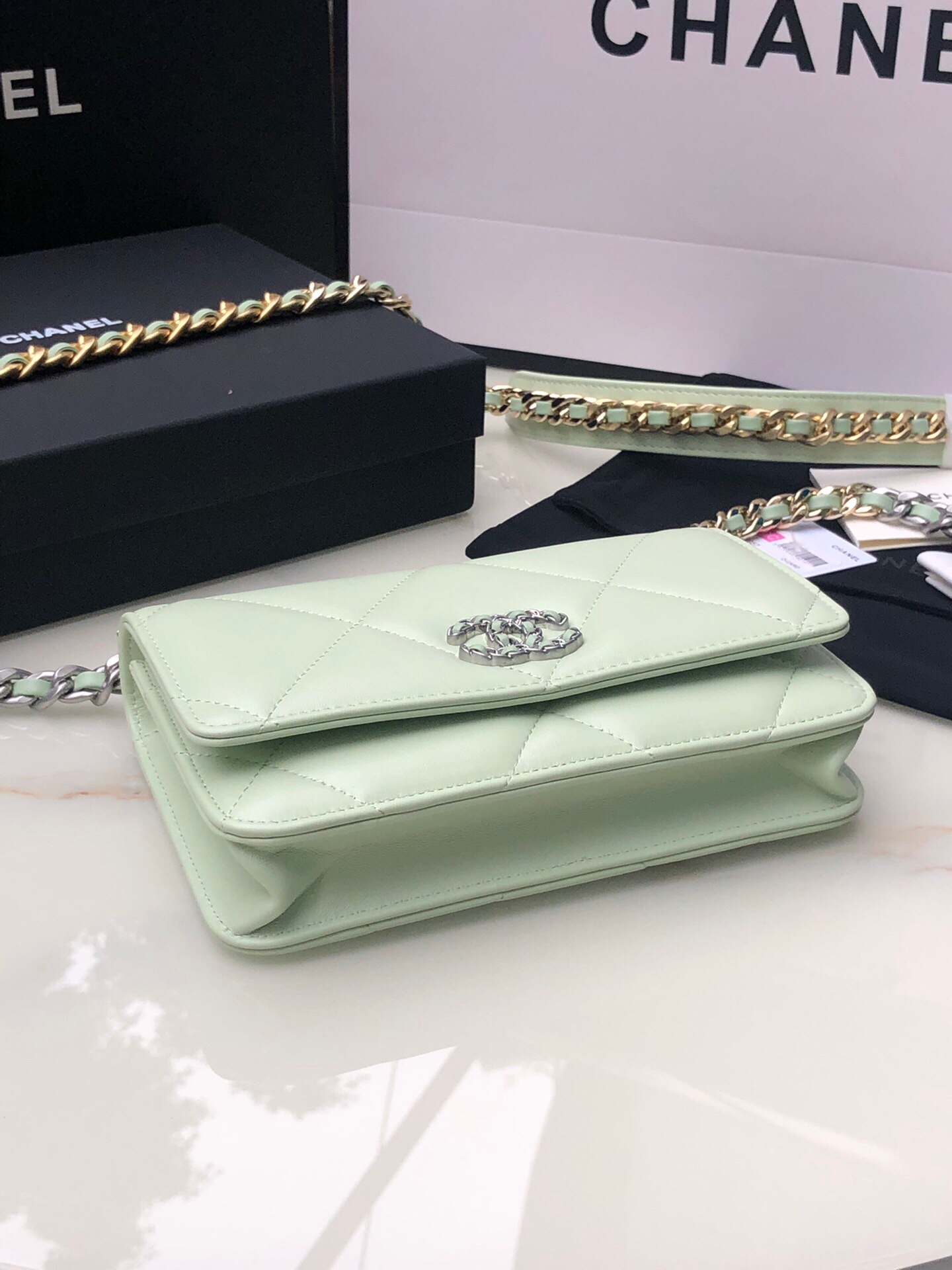 CHANEL 19 WALLET ON CHAIN 0957