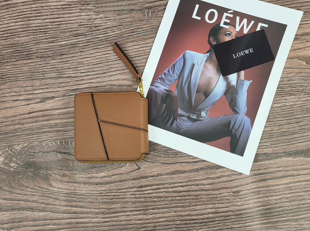 LOEWE 財布 4 zm 94920