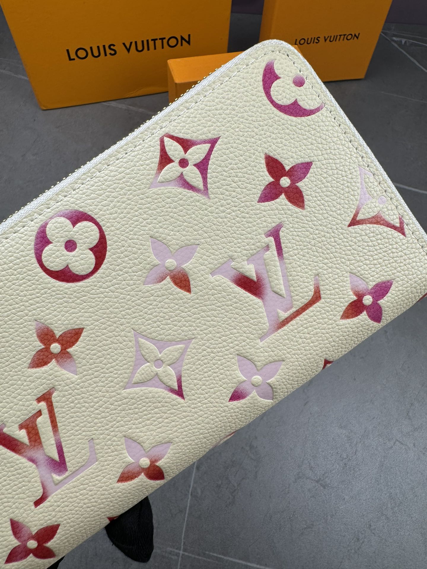 LV Louis Vuitton 新作財布です 3 zm 95518