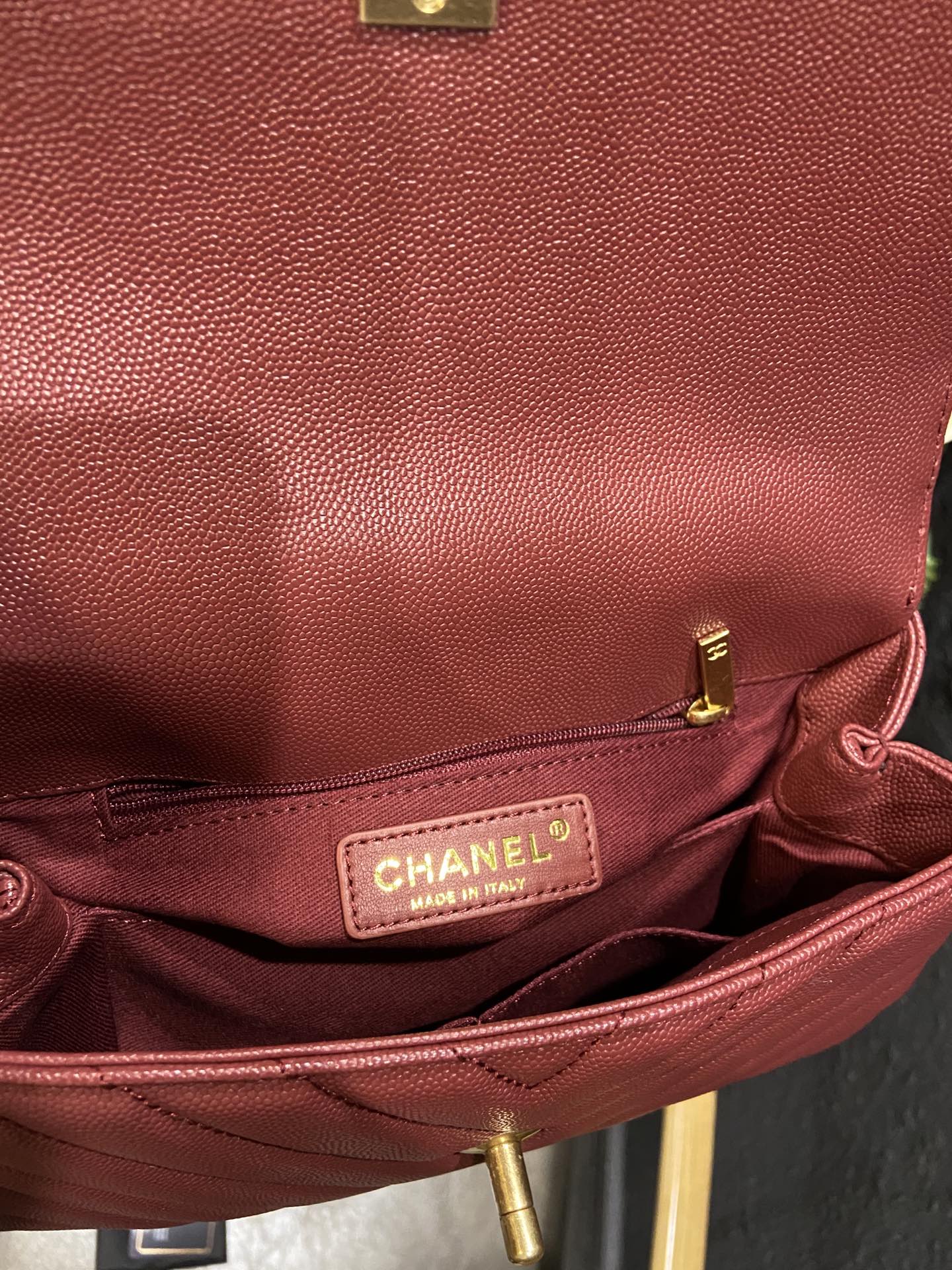 Chanel Cowhide handbag A92990