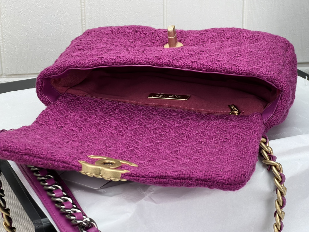 CHANEL 19 HANDBAG AS1161