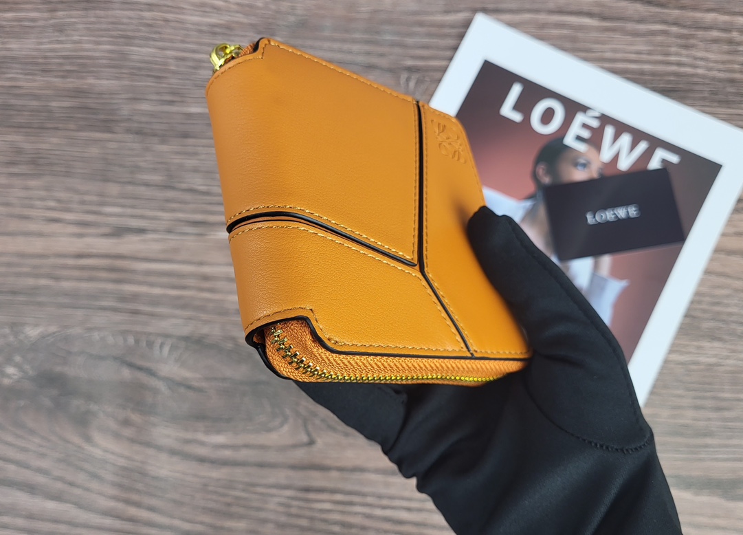 LOEWE 財布 5 zm 94920
