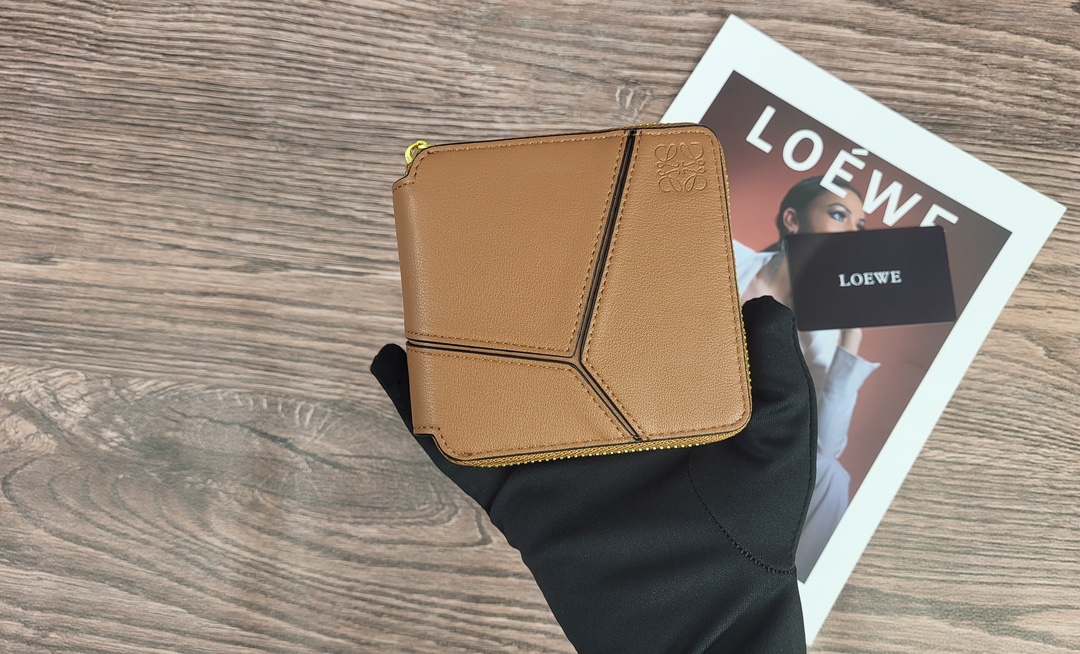 LOEWE 財布 4 zm 94920