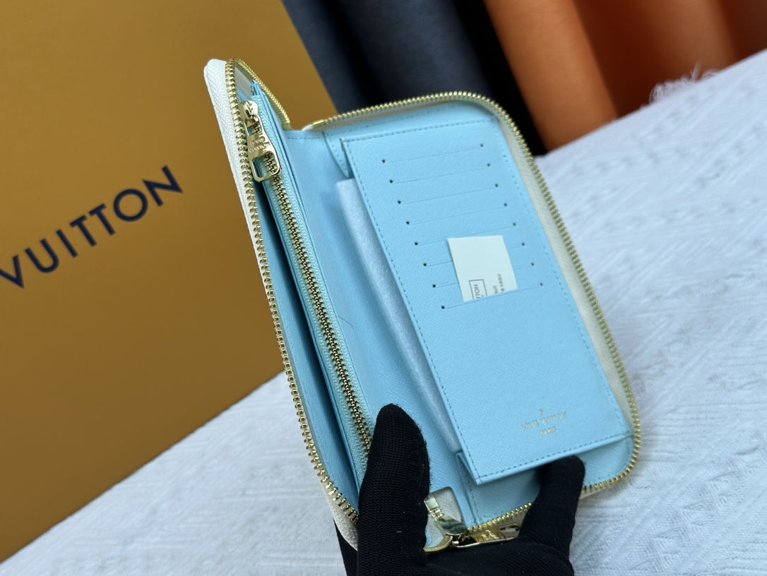 LV Louis Vuitton 新作財布です 67 zm 95523