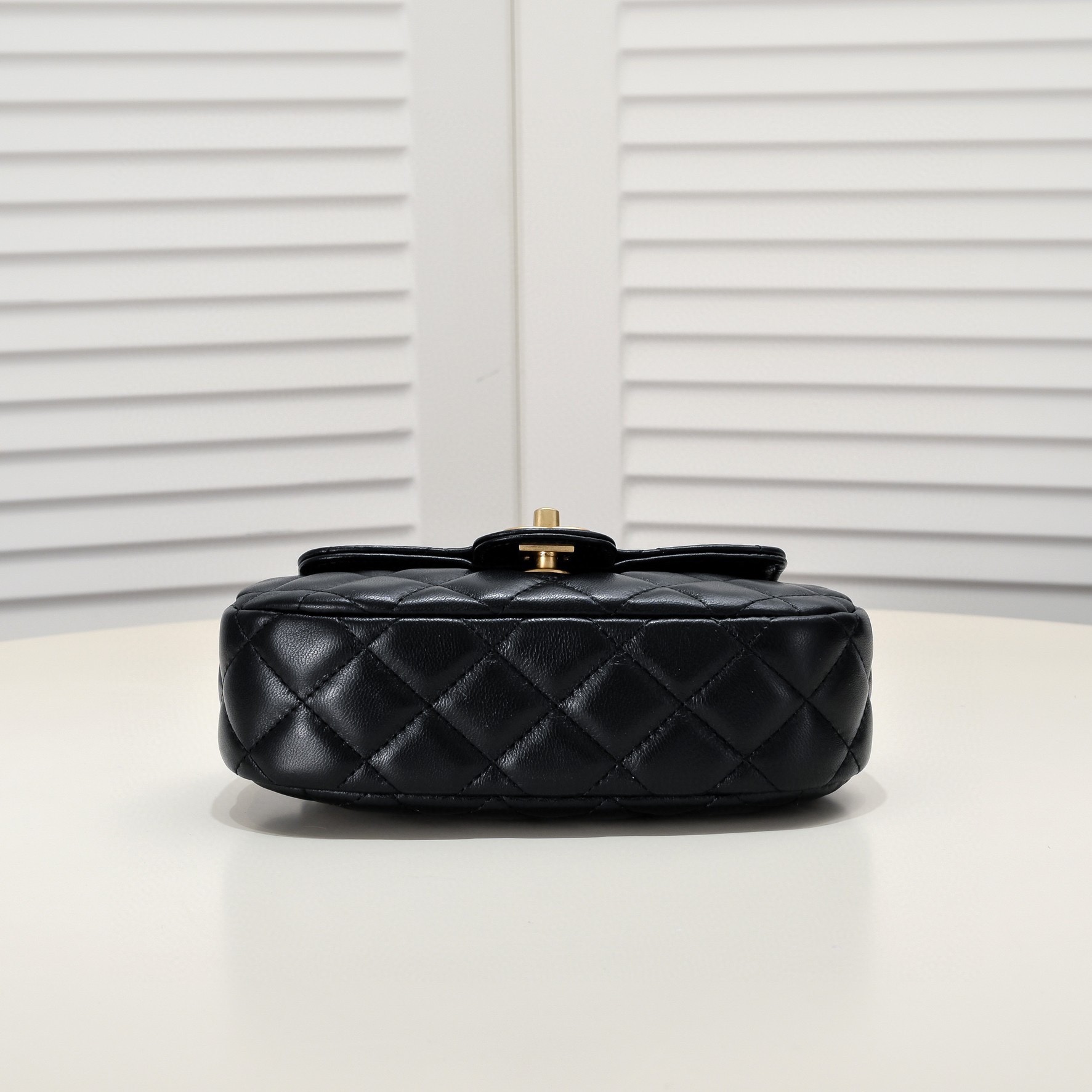 CHANEL 144C COCO HANDEL 9115