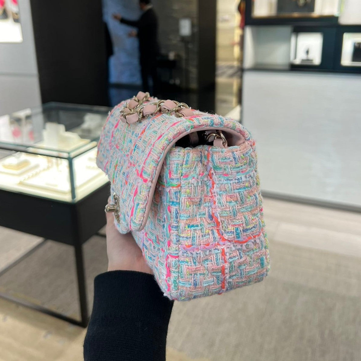 【CHANEL】鮮やかカラー★CHANEL　フラップバッグ