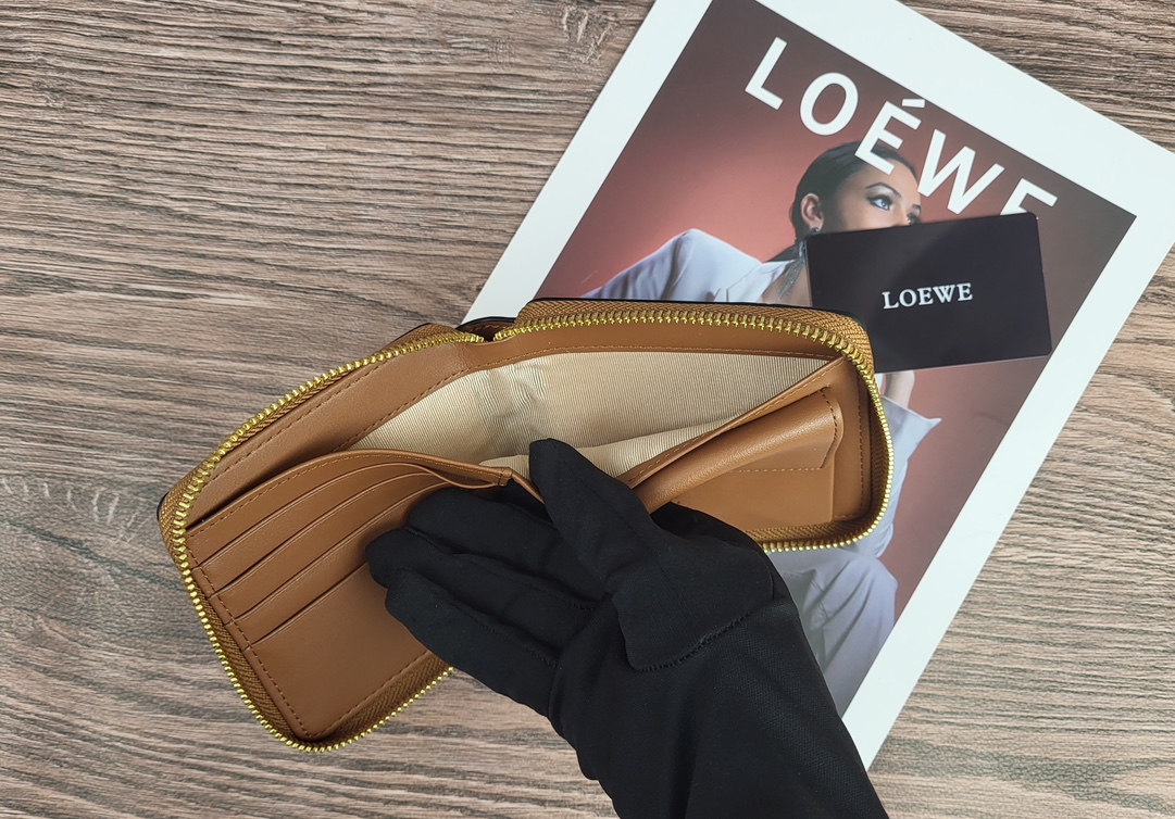 LOEWE 財布 4 zm 94920