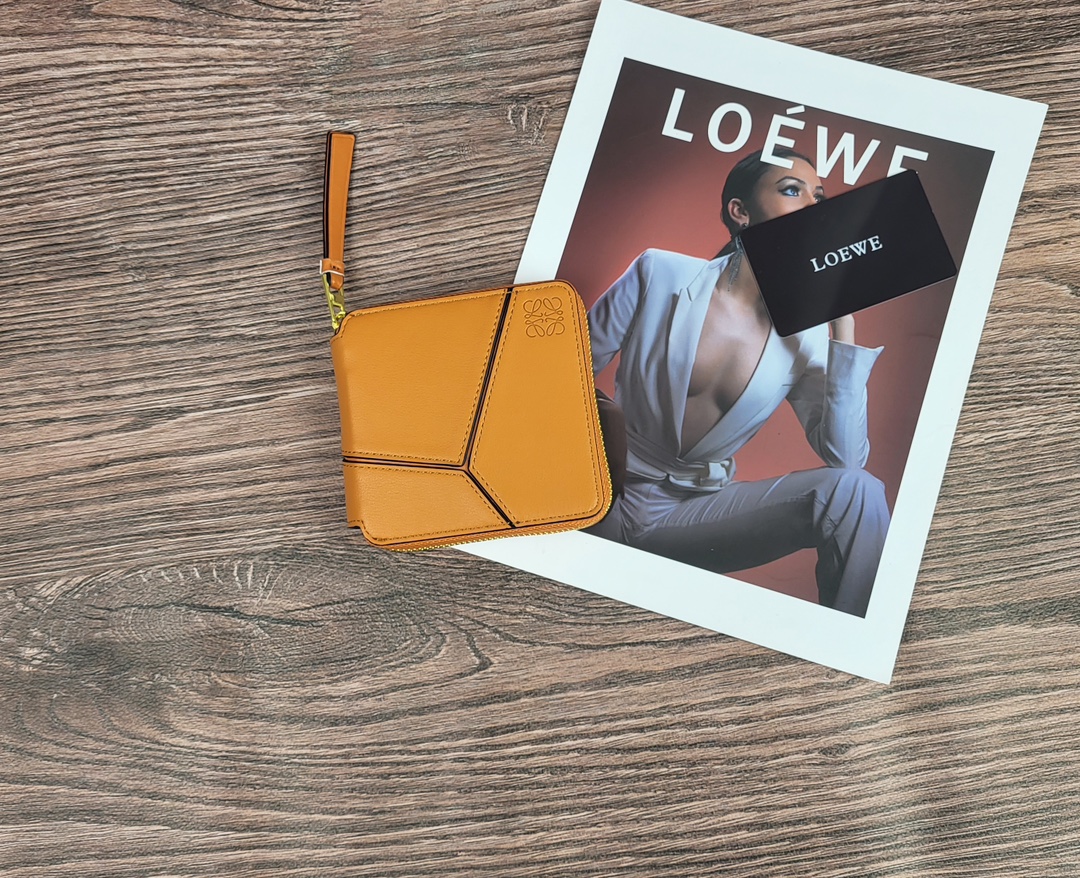 LOEWE 財布 5 zm 94920