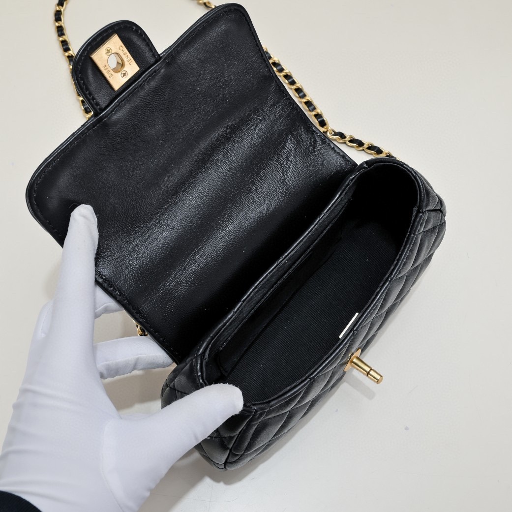 CHANEL 144C COCO HANDEL 9115