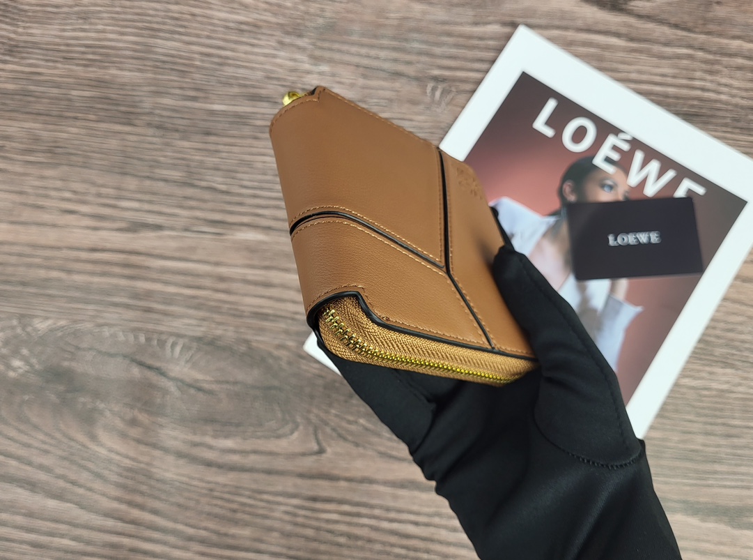 LOEWE 財布 4 zm 94920