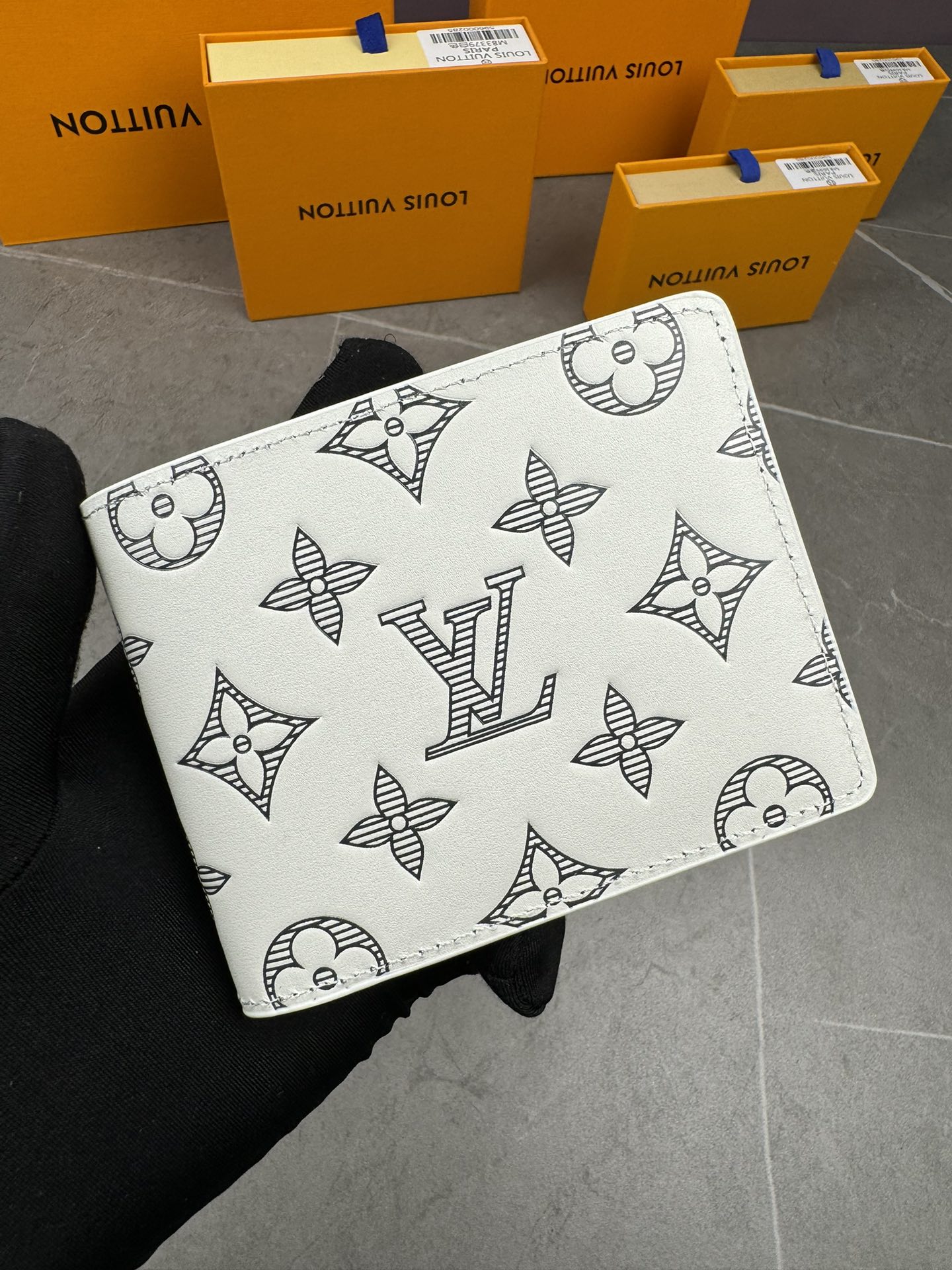 LV Louis Vuitton 新作財布です 25 zm 95521