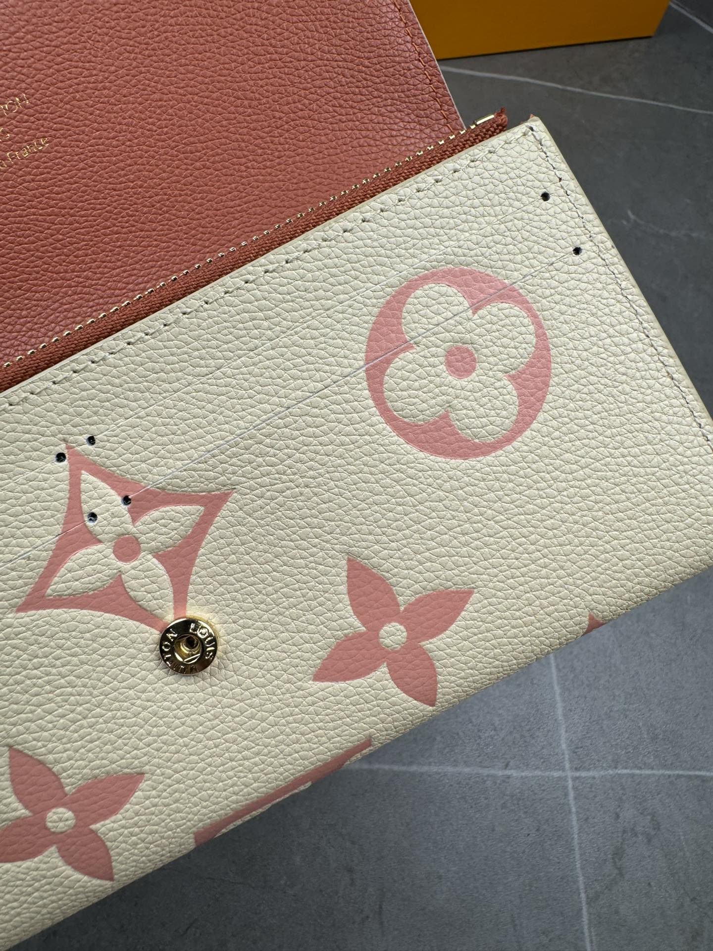 LV Louis Vuitton 新作財布です 4 zm 95518