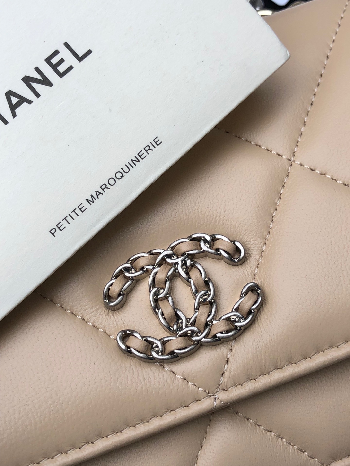 CHANEL 19 WALLET ON CHAIN 0957