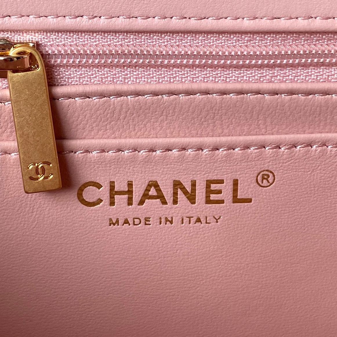 Chanel??24C ??AS4362 diamond letter handle mini CF