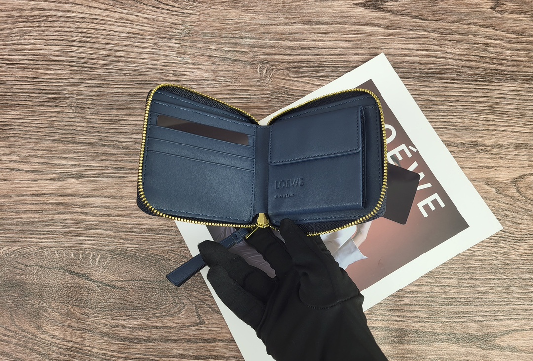 LOEWE 財布 3 zm 94920