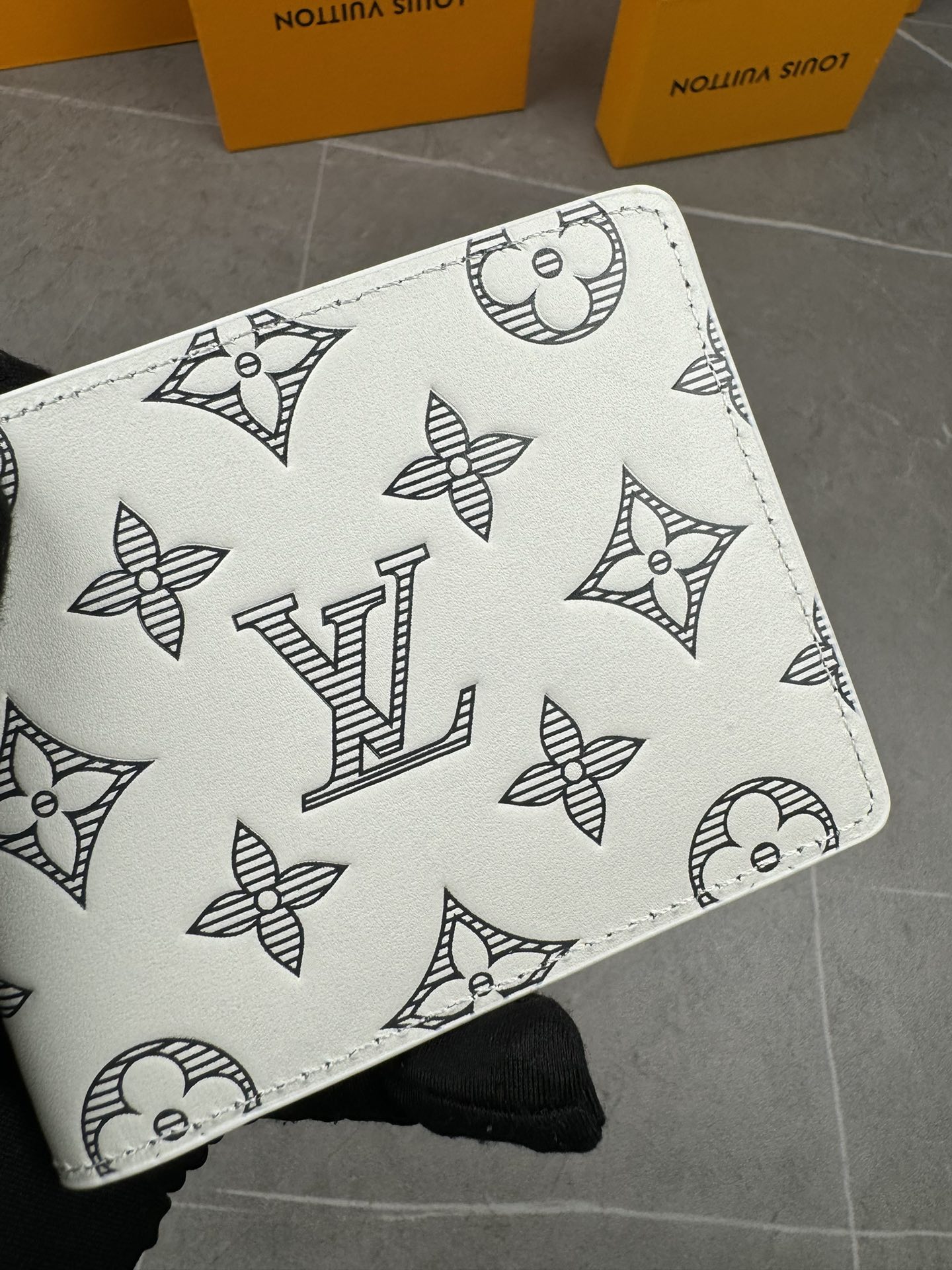 LV Louis Vuitton 新作財布です 25 zm 95521