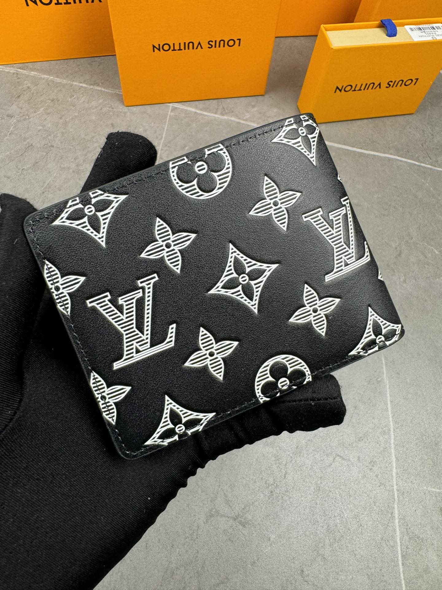 LV Louis Vuitton 新作財布です 26 zm 95521