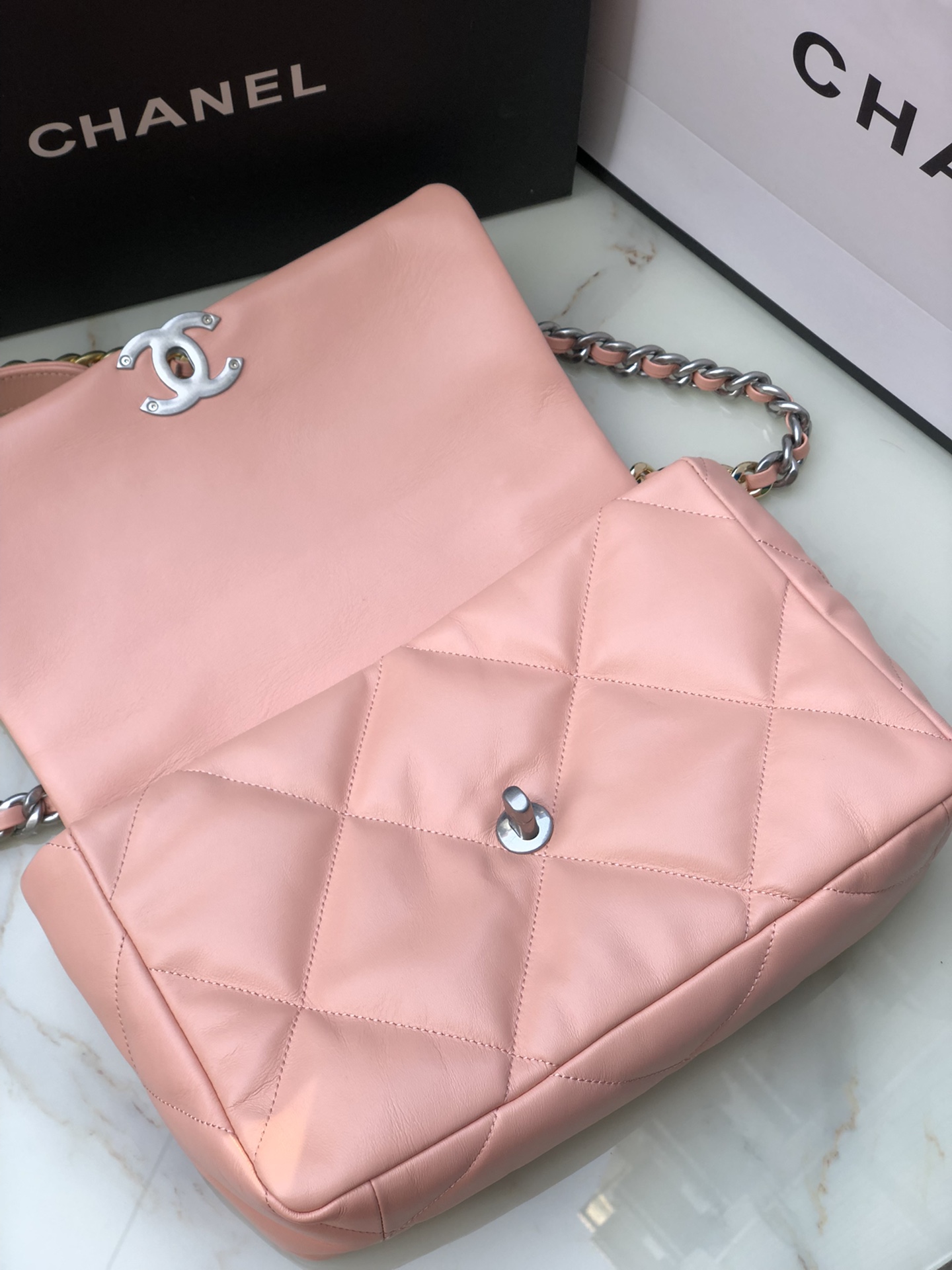 Chanel 19 medium 1161