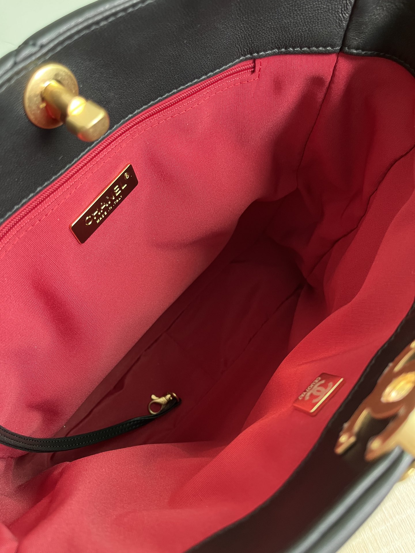 CHANEL 19 SHOPPING BAG 3519