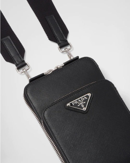 PRADA*ロゴ サフィアーノレザー スマートフォンケース ブラック