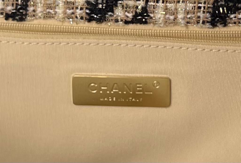 CHANEL 19 LARGE HANDBAG AS1161