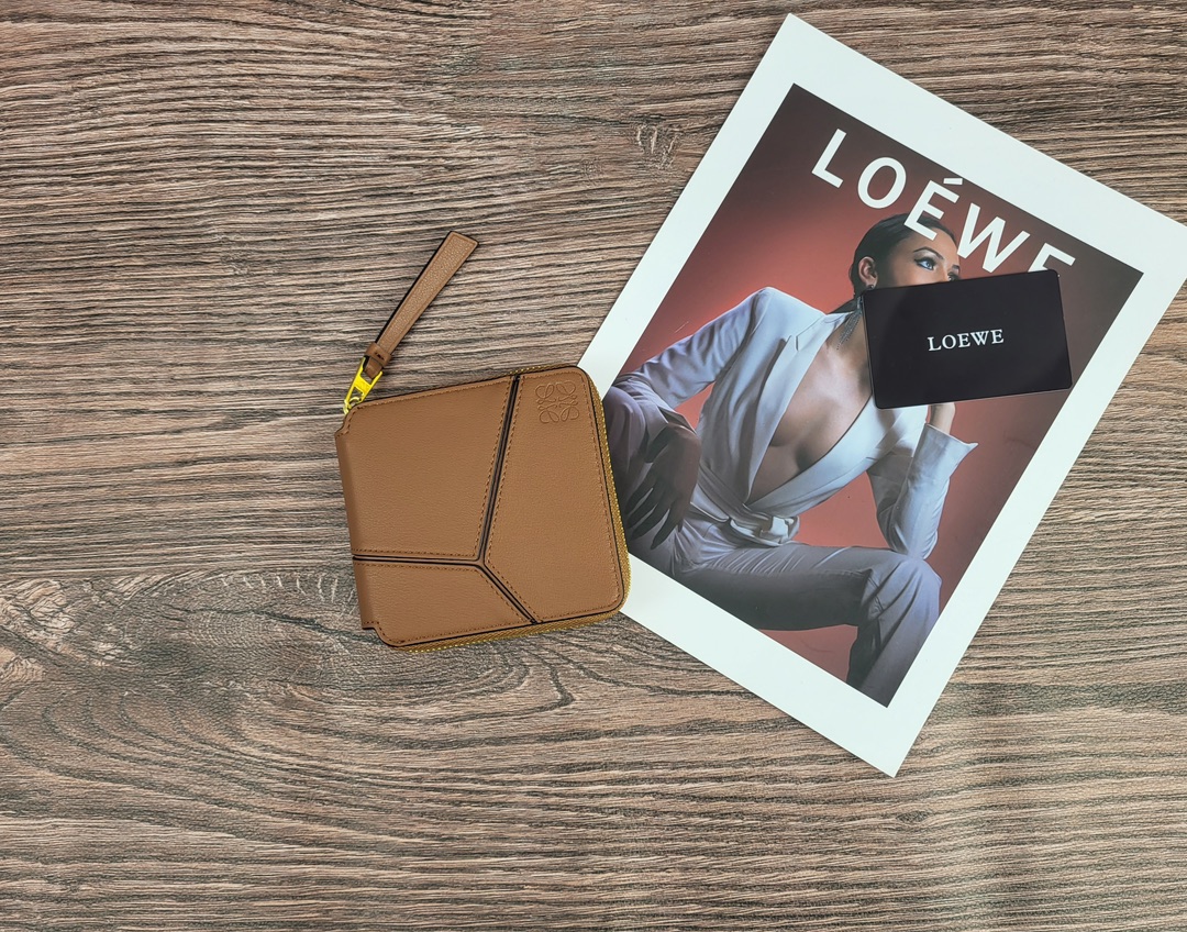 LOEWE 財布 4 zm 94920