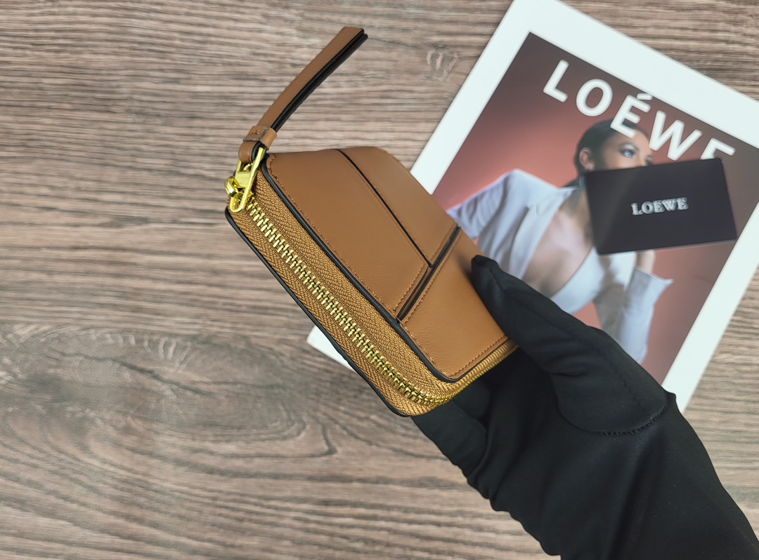 LOEWE 財布 4 zm 94920