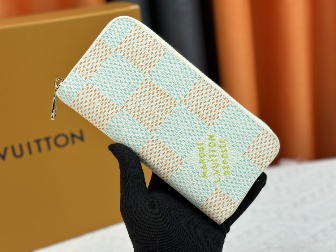 LV Louis Vuitton 新作財布です 67 zm 95523