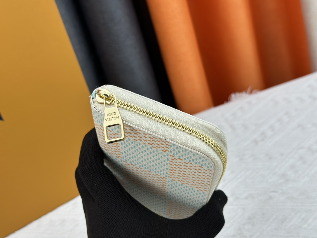 LV Louis Vuitton 新作財布です 67 zm 95523