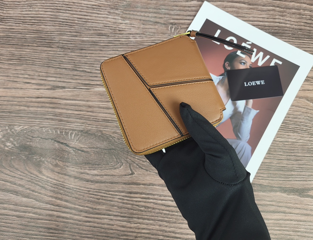 LOEWE 財布 4 zm 94920