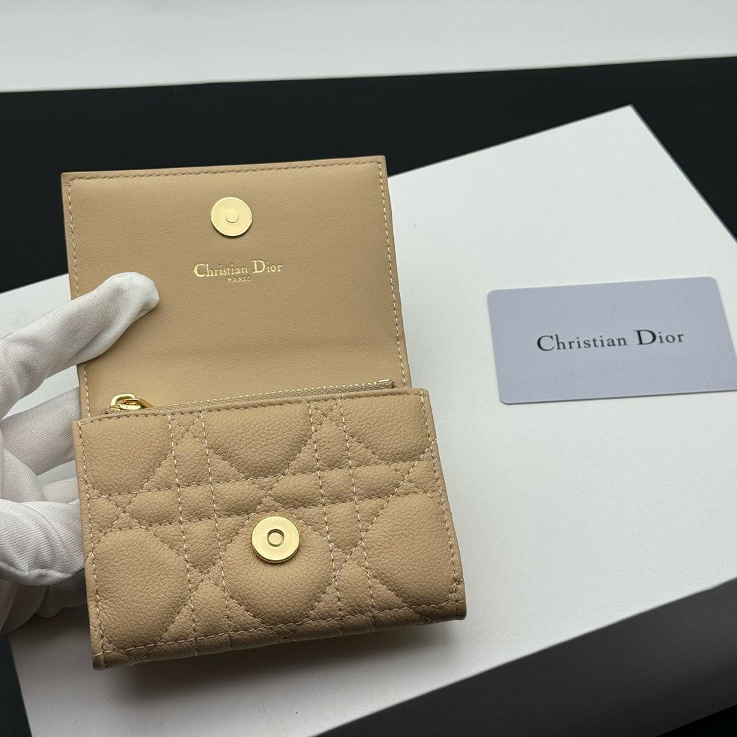 Dior 羊の皮の財布 4 zm 94920