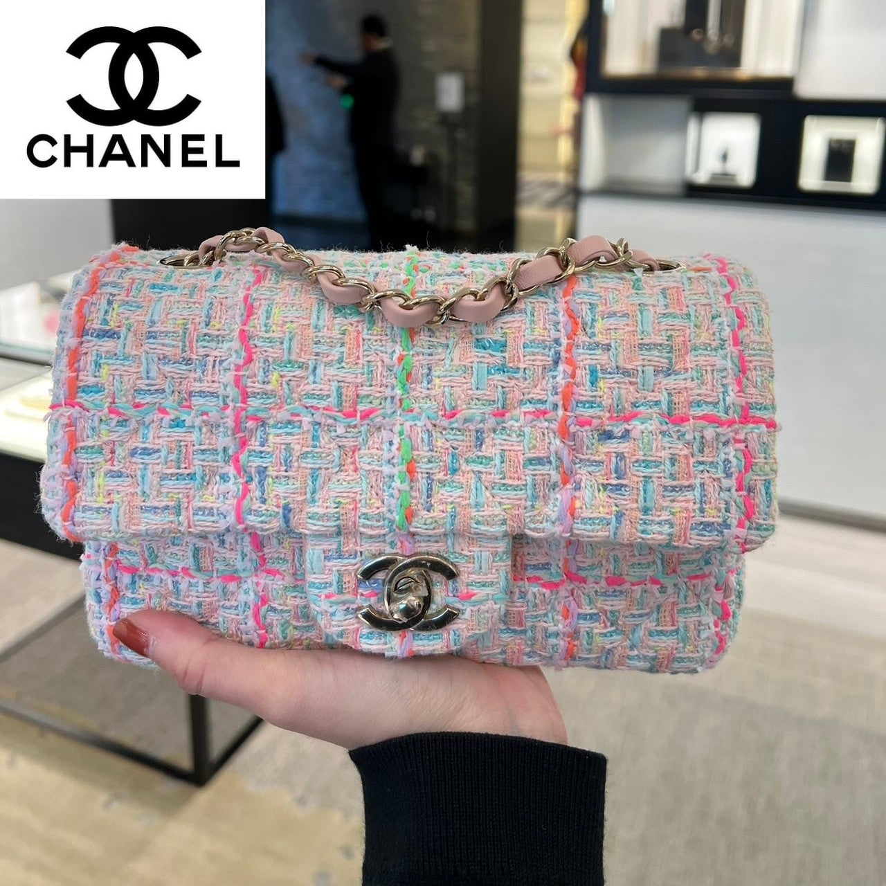 【CHANEL】鮮やかカラー★CHANEL　フラップバッグ