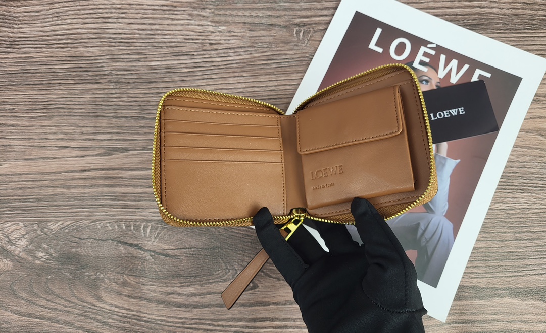 LOEWE 財布 4 zm 94920