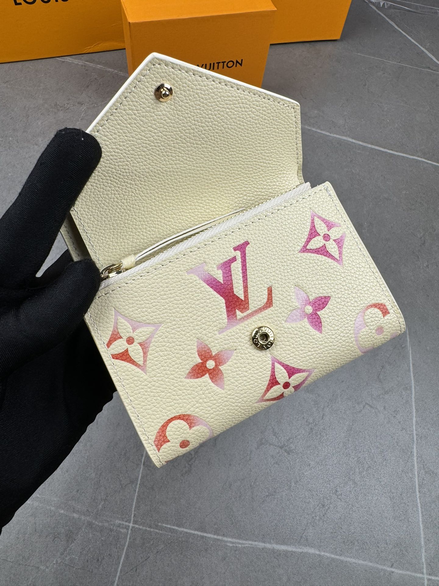 LV Louis Vuitton 新作財布です 2 zm 95518