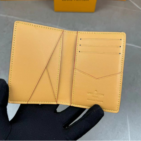 ルイビトン二つ折り財布