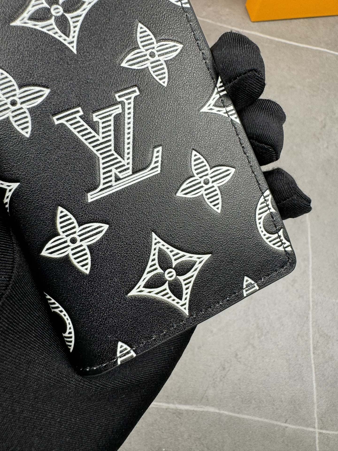 LV Louis Vuitton 新作財布です 24 zm 95521