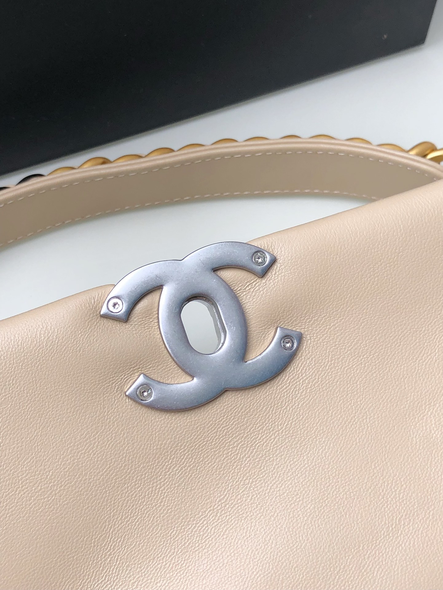 Chanel 19 medium 1161