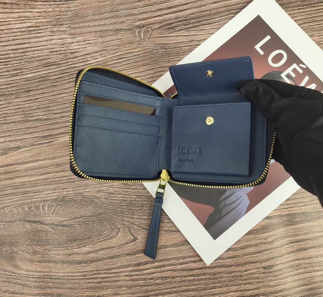 LOEWE 財布 3 zm 94920