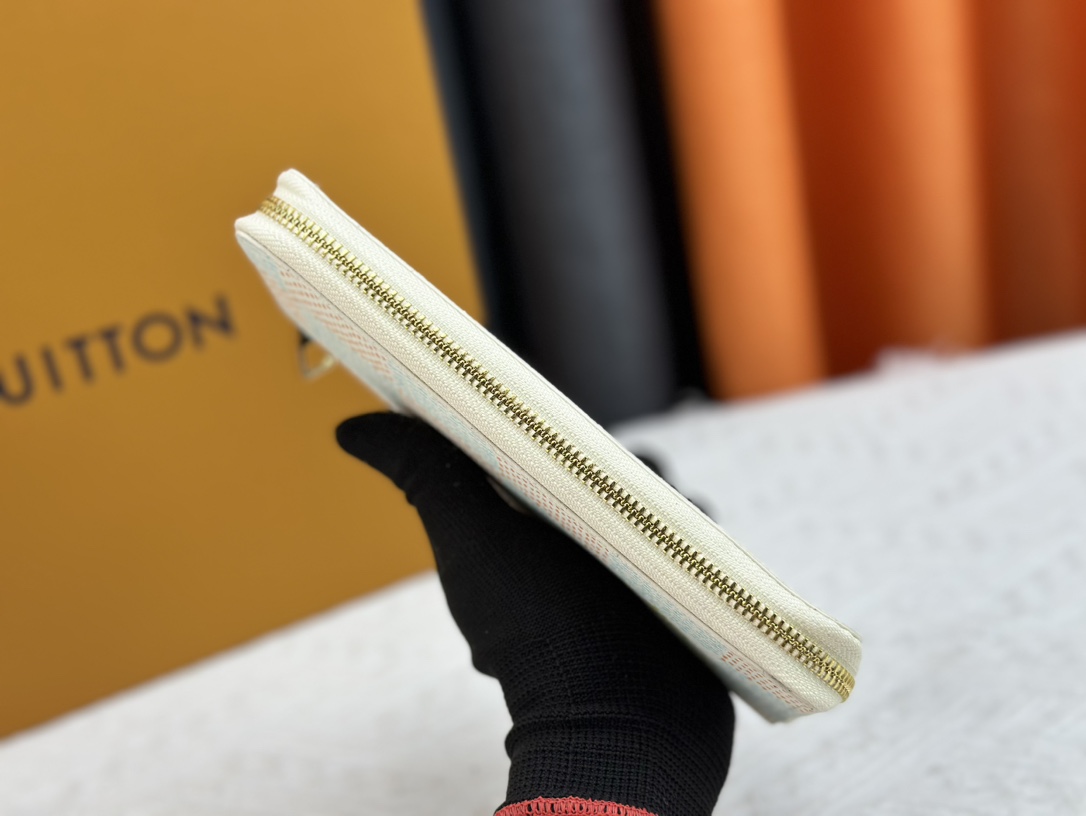 LV Louis Vuitton 新作財布です 67 zm 95523
