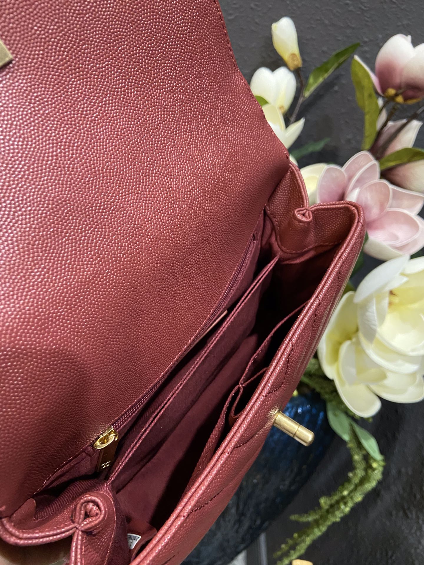 Chanel Cowhide handbag A92990
